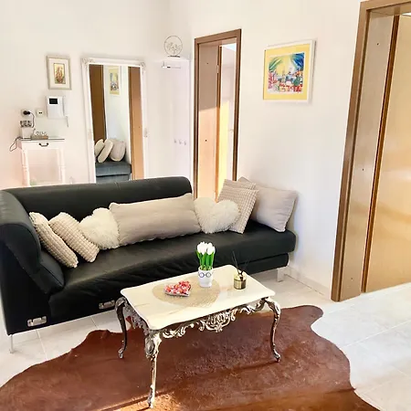 Golden Apartment Split