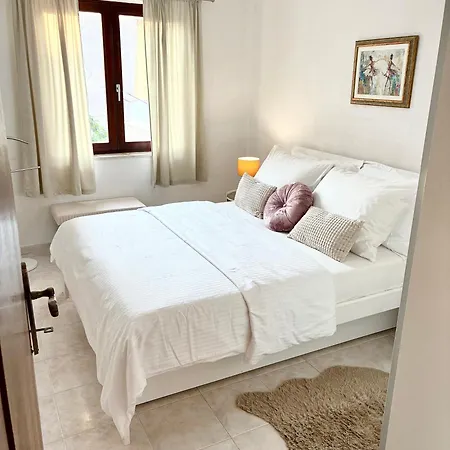 Апартаменти Beach Nest *