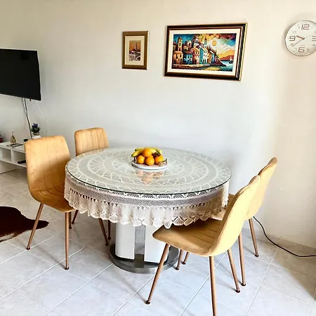 Апартаменти Beach Nest *