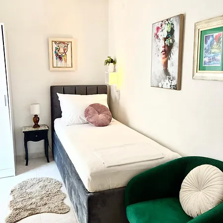 Апартаменти Beach Nest